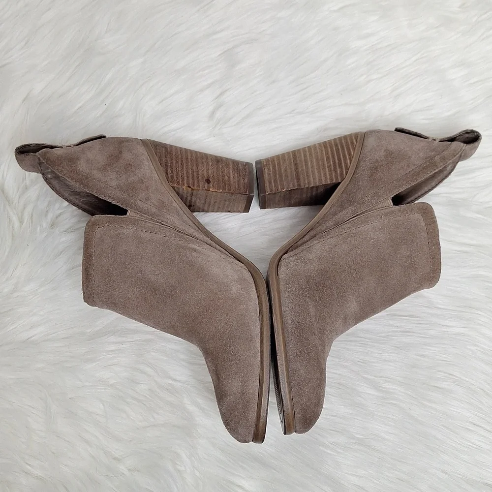 VINCE CAMUTO Francia Taupe Suede Leather Stacked Block Heel Bootie